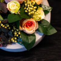 Teder rond bloemstuk in kunsstof 1a